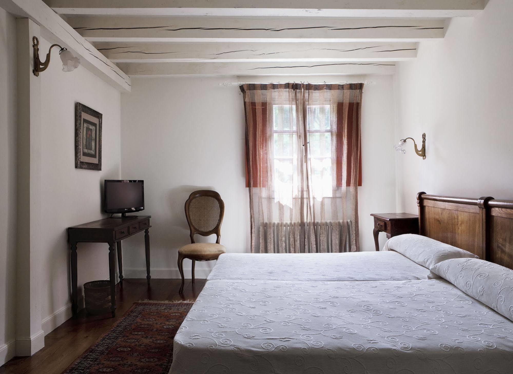 Hotel Iraragorri Галдакао Екстериор снимка